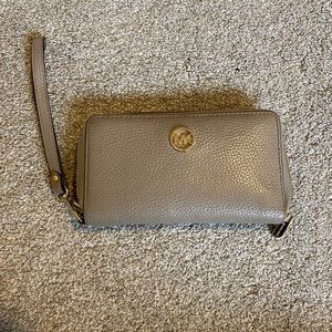 Michael Kors Wristlet/Wallet